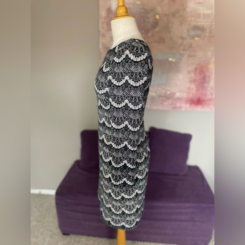Laura Petites Black and White Scalloped Print Long Sleeve Midi Dress Size 4 - Picture 12 of 14